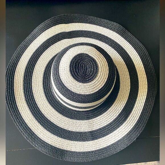 Straw hat black/white striped OS - Picture 1 of 5